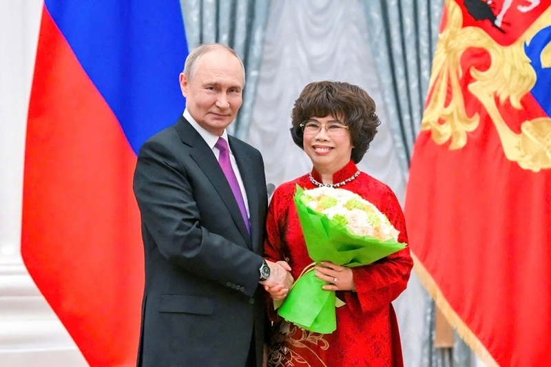 Anh hùng lao động Thái Hương, Nhà Sáng lập Tập đoàn TH được Tổng thống Nga Vladimir Putin trực tiếp trao Huân chương Hữu nghị của Nhà nước Nga tặng tại điện Kremlin.