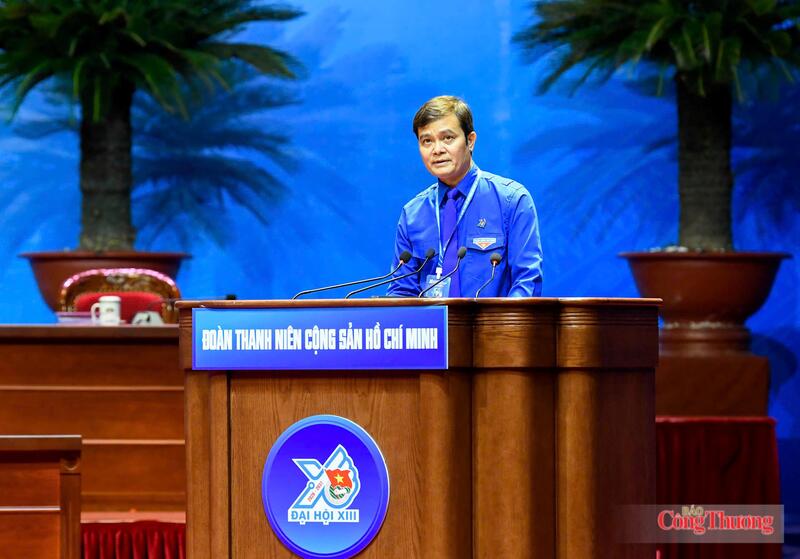 Ông Bùi Quang Huy - Bí thư thứ nhất Trung ương Đoàn Thanh niên Cộng sản Hồ Chí Minh phát biểu tại phiên khai mạc đại hội - Ảnh: Quang Vinh