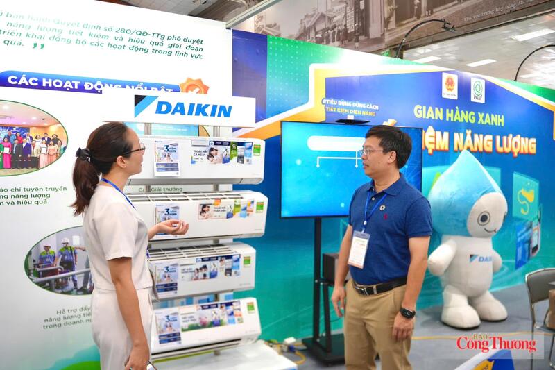 Nhiều sản phẩm công nghệ tiết kiệm điện, giảm phát thải được giới thiệu tại hội chợ ENTECH HANOI 2026. Ảnh: T.H