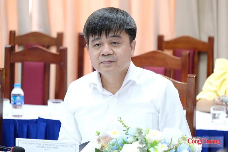 TS. Nguyễn Văn Hội - Viện trưởng Viện Nghiên cứu Chiến lược, Chính sách Công Thương phát biểu tại buổi làm việc. Ảnh: Lê An
