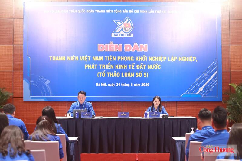 Toàn cảnh diễn đàn