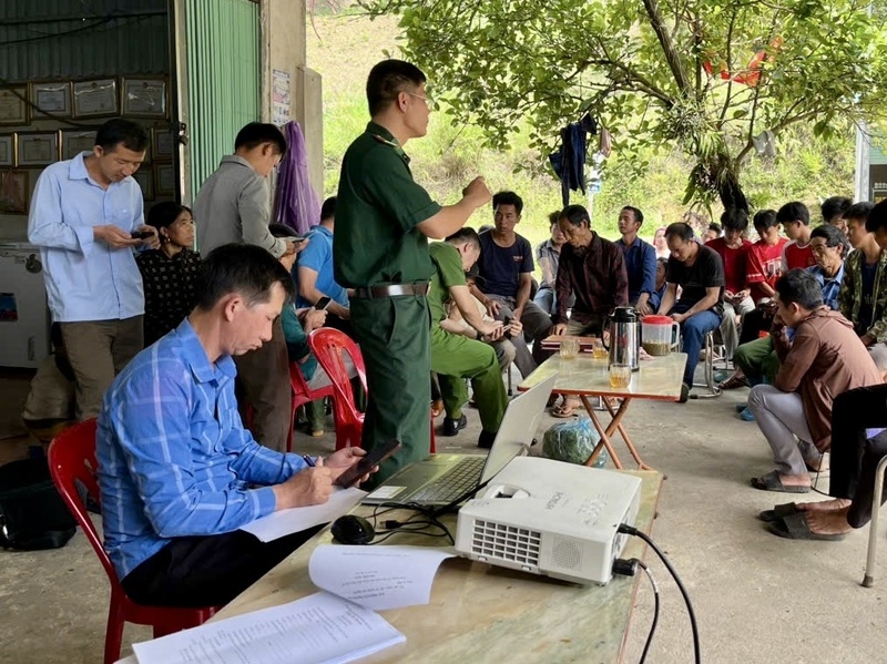 Từ khi triển khai mô hình “Bộ đội Biên phòng - đồng hành chuyển đổi số nơi biên giới”, các đơn vị đã tổ chức hàng trăm buổi phổ cập kỹ năng số cho hơn 8.300 lượt người dân khu vực biên giới. Ảnh: CTV