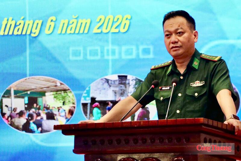 Đại tá Trương Minh Đức, Chỉ huy trưởng Ban Chỉ huy BĐBP tỉnh Lai Châu phát biểu tại hội nghị.