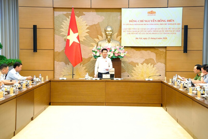 Phó Chủ tịch Quốc hội Nguyễn Hồng Diên chủ trì làm việc với Thường trực Ủy ban Kinh tế và Tài chính, các cơ quan chủ trì soạn thảo, liên quan. Ảnh: Vũ Hiếu