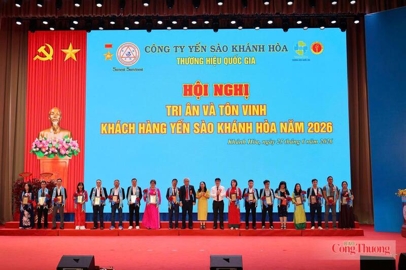 Công ty Yến sào Khánh Hòa tặng quà tri ân khách hàng năm 2026.