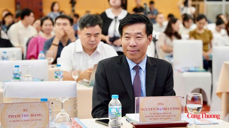 Thứ trưởng Bộ Ngoại giao Nguyễn Mạnh Cường tại buổi họp báo.