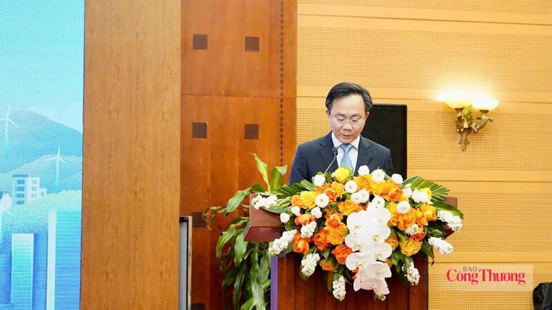Ông Hoàng Xuân Tân, Phó Chủ tịch UBND tỉnh Quảng Trị phát biểu tại buổi họp báo.