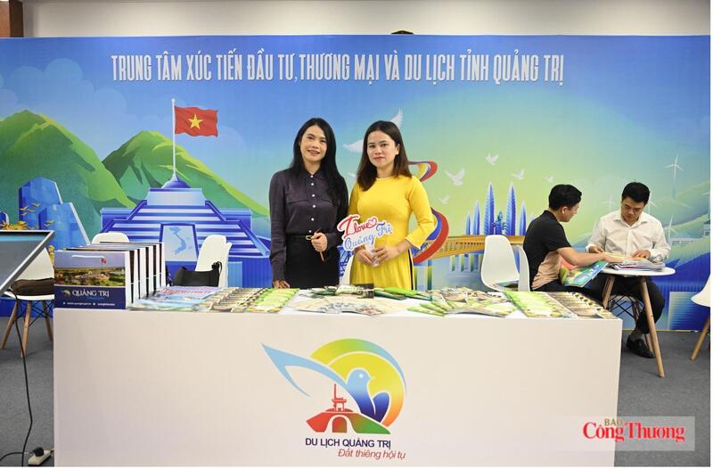 Bà Bùi Thị Thanh Thuý (bìa trái), Phó Giám đốc phụ trách Trung tâm Xúc tiến Đầu tư, Thương mại và Du lịch tỉnh Quảng Trị. Ảnh: Nguyên Khánh