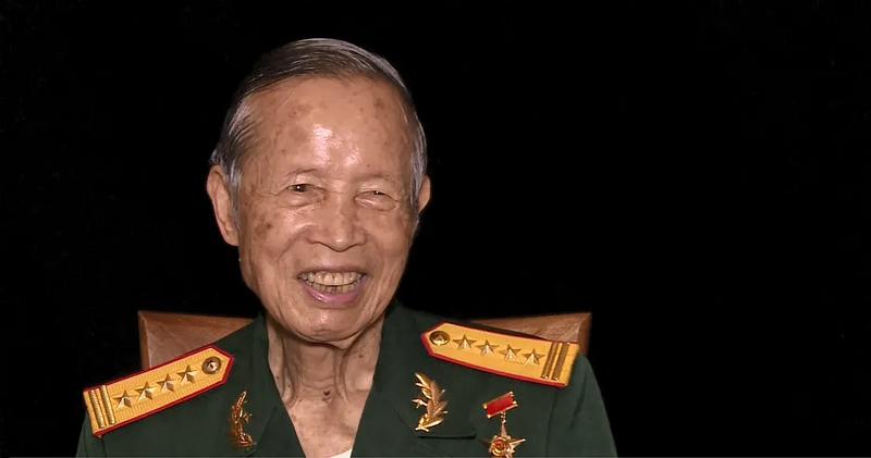 Đại tá, Anh hùng Lực lượng vũ trang nhân dân, thương binh hạng 71%, nguyên Ủy viên Trung ương Mặt trận Tổ quốc Việt Nam La Văn Cầu đã từ trần ngày 24/6/2026. Ảnh tư liệu