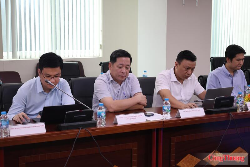 Các đại biểu tham dự hội thảo