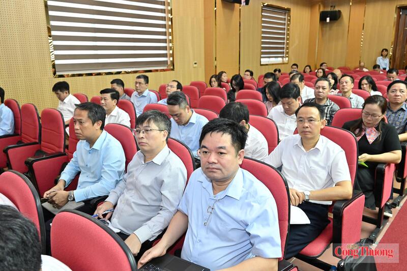 Đại diện các địa phương, hiệp hội, doanh nghiệp, các cơ quan truyền thông tham dự hội nghị