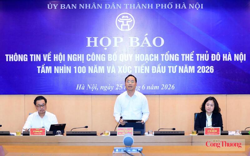 Chánh Văn phòng Ủy ban nhân dân thành phố Hà Nội Nguyễn Tiến Thiết chia sẻ tại buổi họp báo