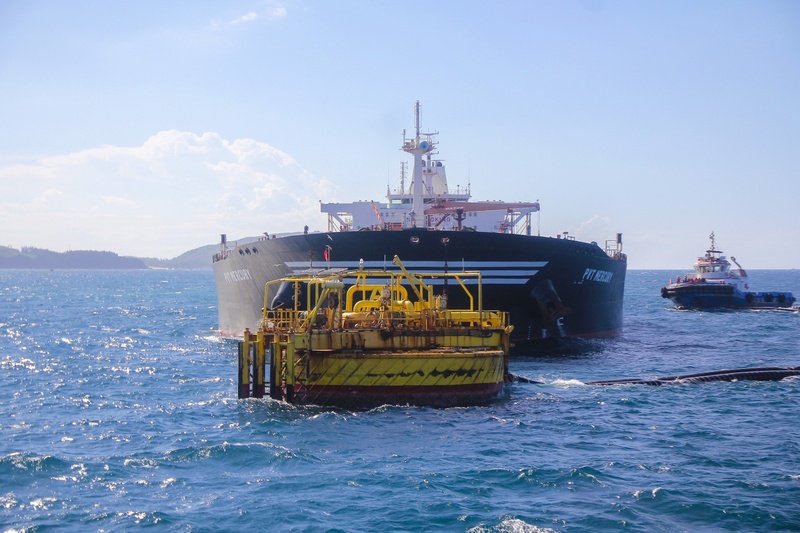 Tàu Mecury nhập dầu thô nguyên liệu cho NMLD Dung Quất. Đây là con tàu được đóng tại PVSM. Ảnh: Petrovietnam