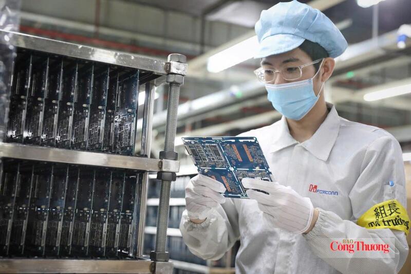Bên trong một nhà máy lắp ráp thiết bị điện tử tại tỉnh Bắc Ninh. Ảnh: DL