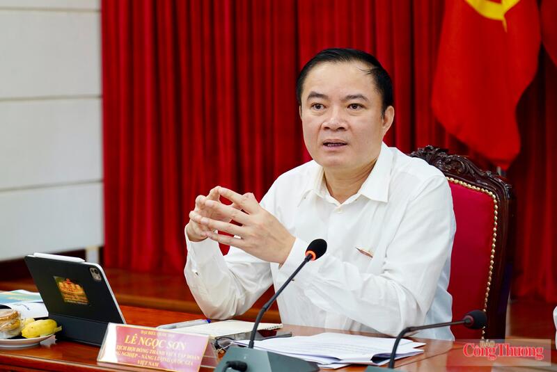 Đại biểu Quốc hội Lê Ngọc Sơn – Chủ tịch HĐTV Petrovietnam kỳ vọng, Luật Dầu khí (sửa đổi) sẽ thực sự "cởi trói" cho doanh nghiệp, giúp thúc đẩy hoạt động khai thác tài nguyên dầu khí, đồng thời mở rộng sang các lĩnh vực năng lượng mới.