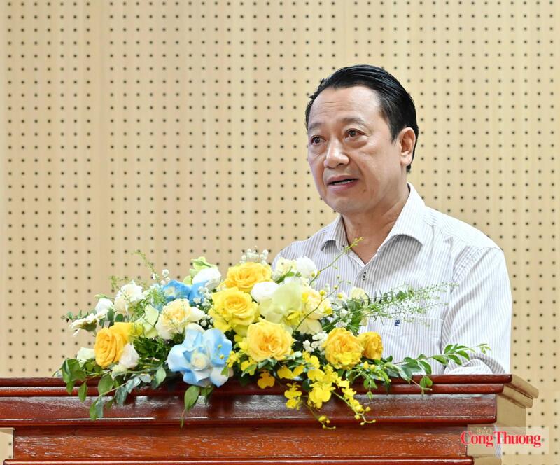 Đại diện các hiệp hội ngành hàng, địa phương, bộ, ngành phát biểu tại hội nghị. Ảnh: Cấn Dũng