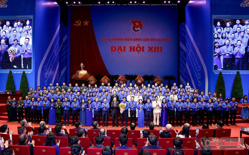 Tại phiên trọng thể Đại hội đại biểu toàn quốc Đoàn TNCS Hồ Chí Minh lần thứ XIII, nhiệm kỳ 2026 - 2031, Ban Chấp hành Trung ương Đoàn khóa mới ra mắt với 119 uỷ viên.