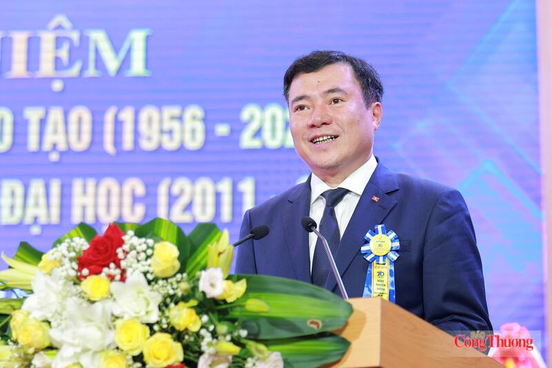 Phó Bí thư Thường trực Đảng ủy, Thứ trưởng Bộ Công Thương Nguyễn Sinh Nhật Tân phát biểu. Ảnh: Quỳnh Trang