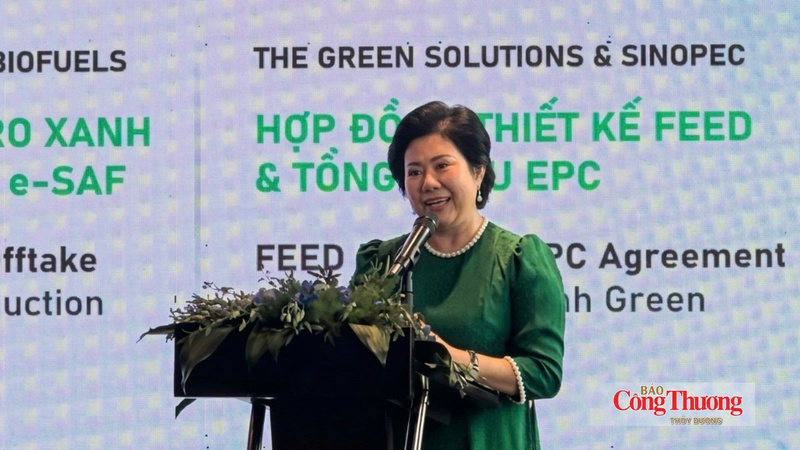 Bà Huỳnh Thị Kim Quyên, Nhà sáng lập kiêm Tổng giám đốc Tập đoàn The Green Solution phát biểu tại Lễ ký kết.