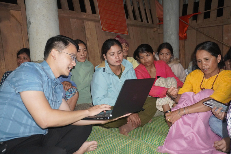 Ngoài việc phát triển kinh tế - xã hội, chính quyền xã Tu Mơ Rông còn đề cao tinh thần vì nhân dân để phục vụ. Ảnh: Tu Mơ Rông