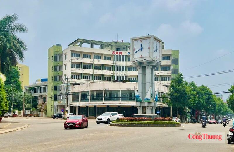 Khu đất đưa ra đấu giá có diện tích 4.680 m², nằm tại vị trí đắc địa ở trung tâm phường Pleiku, tiếp giáp các tuyến đường lớn như Trần Hưng Đạo và Hùng Vương. Ảnh: Hiền Mai