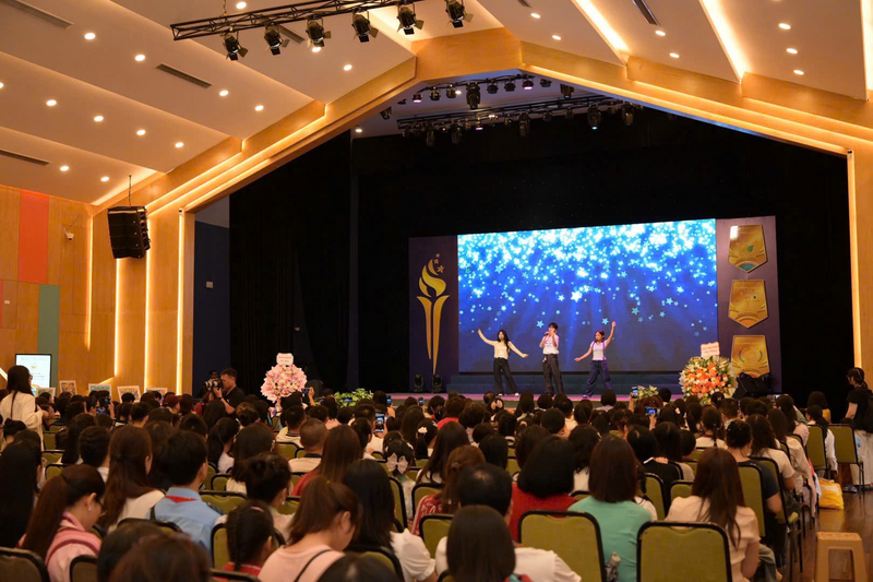 Toàn cảnh chương trình. Ảnh: Ban tổ chức