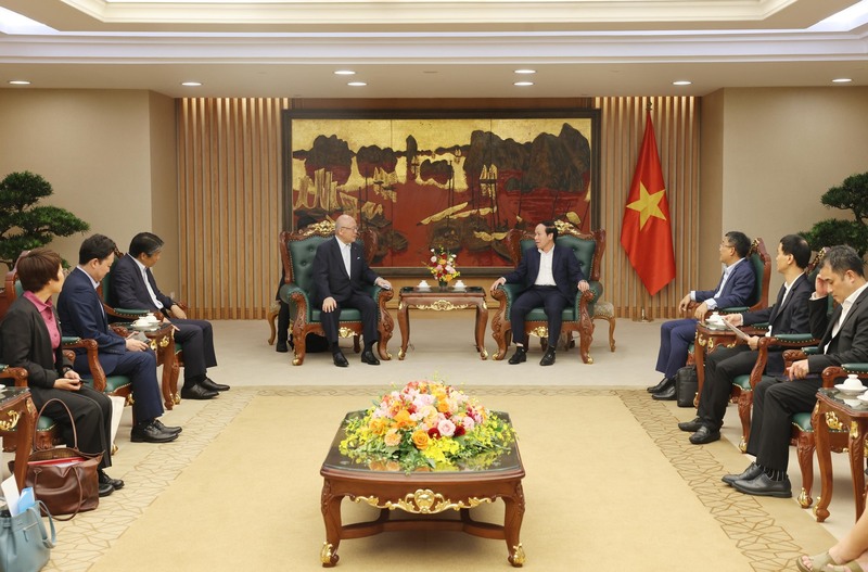 Phó Thủ tướng đề nghị ông Takebe tiếp tục quan tâm, thúc đẩy các cơ quan của hai bên tăng cường hợp tác trong lĩnh vực giáo dục và đào tạo, phát triển nguồn nhân lực chất lượng cao trong các lĩnh vực Nhật Bản có thế mạnh - Ảnh: VGP/Thu Sa