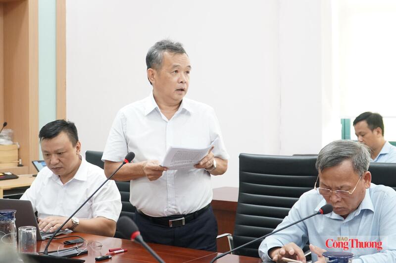 Đại diện Sở Công Thương tỉnh Quảng Ngãi phát biểu góp ý tại hội thảo.
