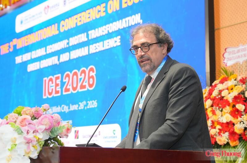 GS. Carlo Brambilla, Đại học Insubria (Ý).