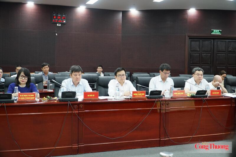 Đoàn công tác Bộ Công Thương tại buổi làm việc.