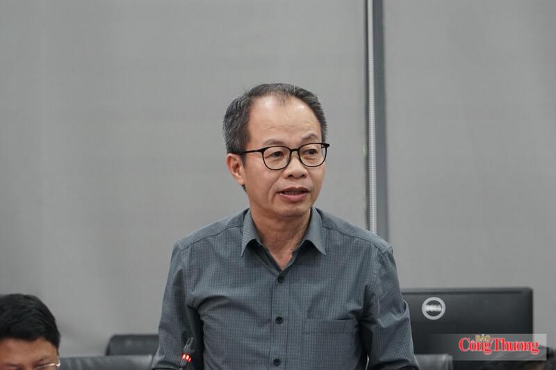 Đại diện các doanh nghiệp phát biểu tại buổi làm việc.