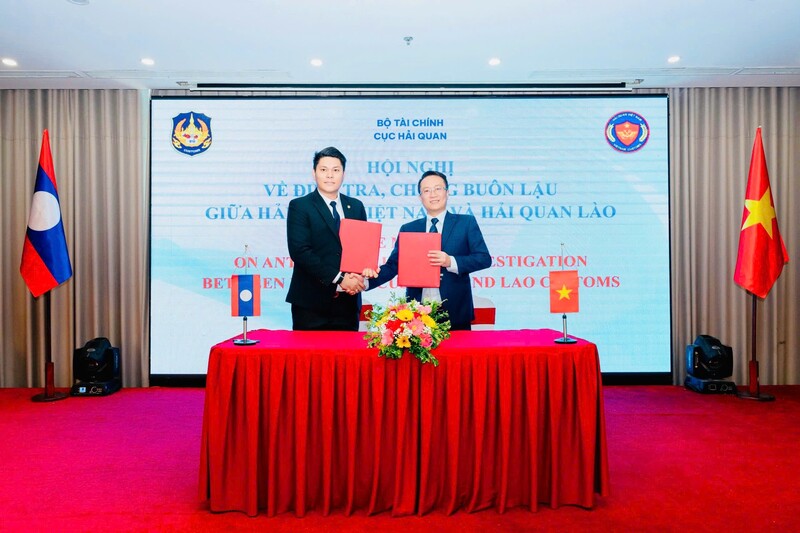 Hải quan Việt Nam và Hải quan Lào ký kết hợp tác trong lĩnh vực điều tra, chống buôn lậu. Ảnh: Cục Hải quan