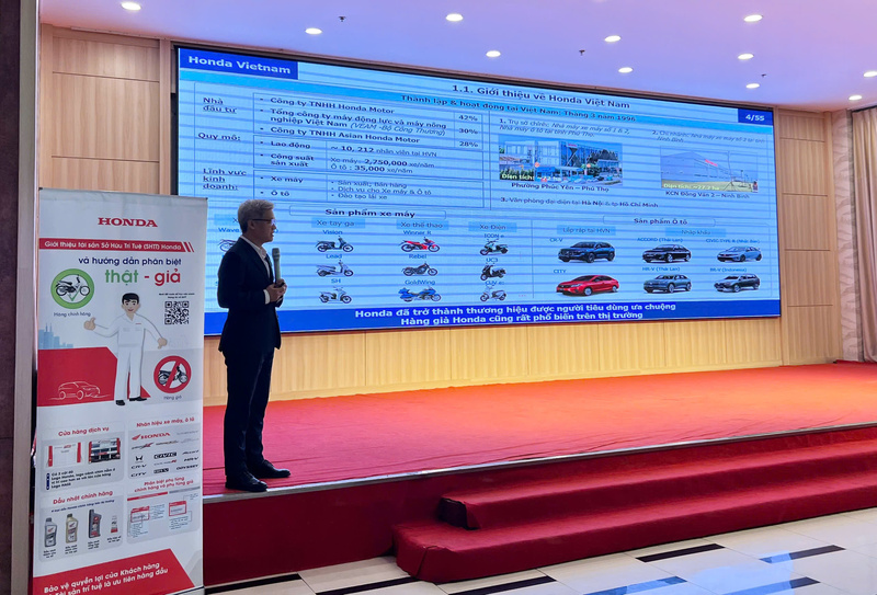 Đại diện chủ thể quyền sở hữu công nghiệp của nhãn hàng Honda tại Việt Nam trao đổi tại hội nghị. Ảnh: Nguyễn Dịu
