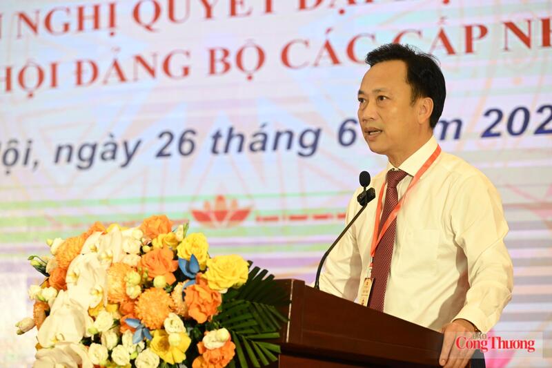Đồng chí Lại Xuân Lâm, Phó Bí thư Đảng ủy Chính phủ, Trưởng Ban Tổ chức hội thi, chủ trì và phát biểu khai mạc. Ảnh: Nguyên Khánh