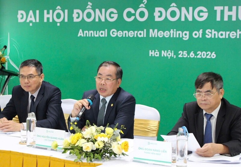 Ông Nguyễn Quang Huân (ở giữa) – Chủ tịch HĐQT Halcom Việt Nam chia sẻ về những dự định trong năm 2026 và giai đoạn tiếp theo. Ảnh: Halcom Việt Nam