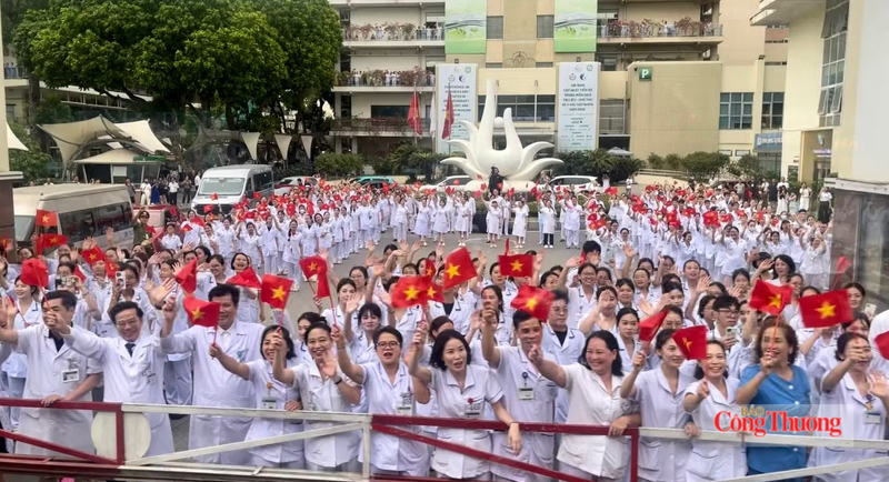 Tất cả cùng gửi gắm niềm tin, nhiệt huyết và nhiều kỳ vọng đến cơ sở mới nhờ chuyến tàu đặc biệt.