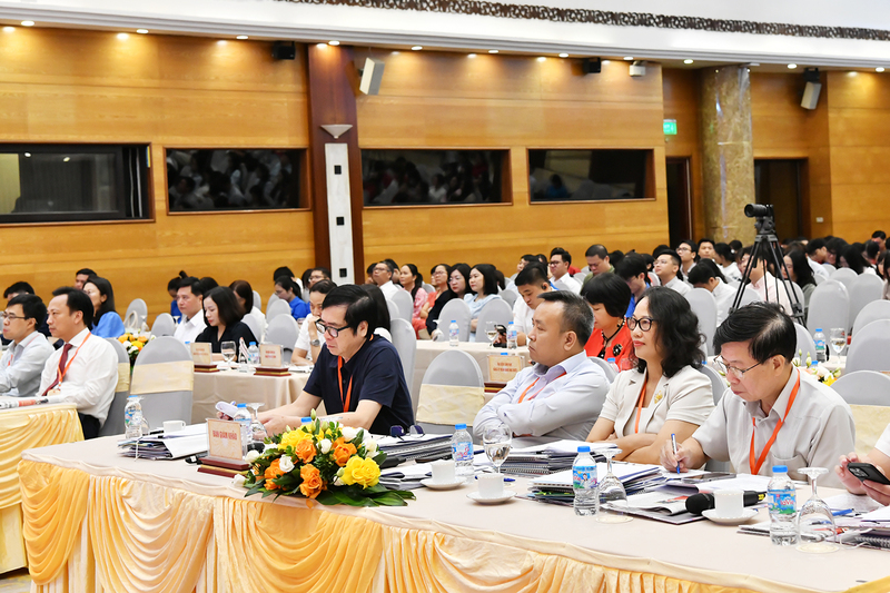 Ban Giám khảo theo dõi các phần thi của thí sinh tại Hội thi Báo cáo viên giỏi năm 2026 của Đảng bộ Chính phủ. Ảnh: VGP/TT