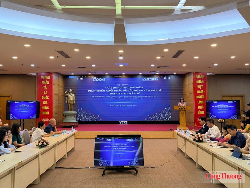 Hội thảo Xây dựng thương hiệu Việt, phát triển xuất khẩu và bảo vệ tài sản trí tuệ trong kỷ nguyên số do Trung tâm Hỗ trợ doanh nghiệp nhỏ và vừa - VCCI IP tổ chức vào sáng 26/6. Ảnh: NH