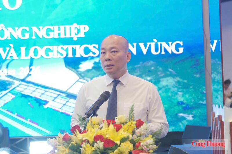 Tiến sĩ Vũ Bá Phú, Cục trưởng Cục Xúc tiến thương mại (Bộ Công Thương) phát biểu tại hội thảo. Ảnh: Lê Sơn