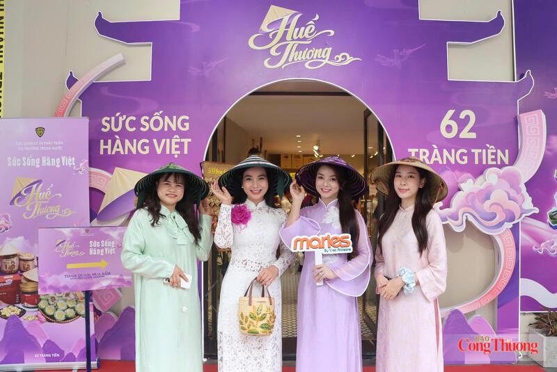 Sức sống hàng Việt số 8 với chủ đề "Huế Thương" diễn ra từ ngày 26 - 28/6 tại Không gian giới thiệu sản phẩm Việt Nam, số 62 Tràng Tiền, Hà Nội