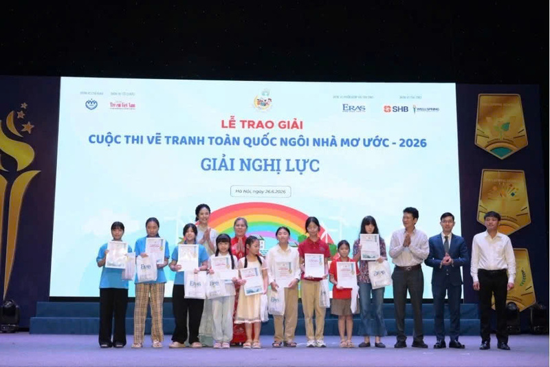 Ban Tổ chức vinh danh 10 em nhỏ đạt Giải Nghị lực tại Cuộc thi vẽ tranh toàn quốc “Ngôi nhà mơ ước” năm 2026. Ảnh: PH