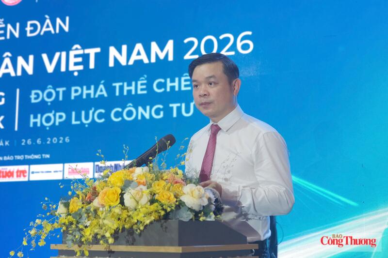 Ông Đỗ Hữu Huy, Chủ tịch UBND tỉnh Đắk Lắk chia sẻ tại diễn đàn. Ảnh: Lê Sơn