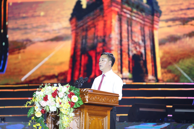 Ông Nguyễn Việt Hùng, Chủ tịch UBND tỉnh Khánh Hoà phát biểu. Ảnh: Quang Sáng