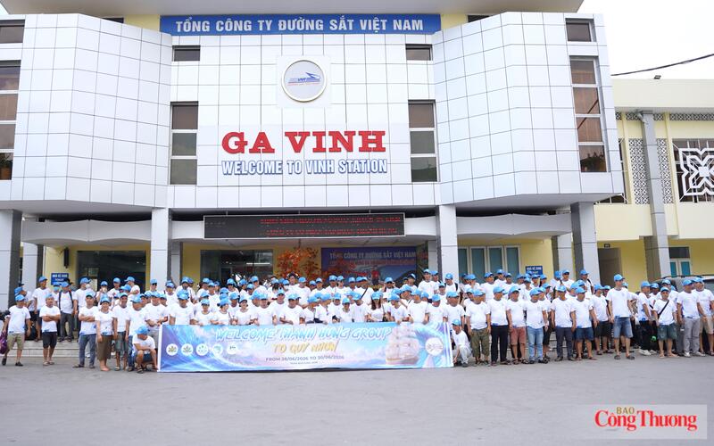 365 người lao động Công ty CP Tập đoàn Thanh Hưng đi tàu charter du lịch Gia Lai. Ảnh: Mai Liễu
