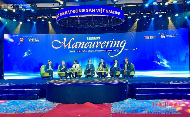 Các chuyên gia thảo luận và đàm thoại xoay quanh về thị trường bất động sản Việt Nam tại buổi khai mạc.