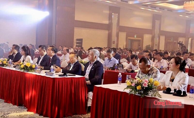 Quang cảnh buổi khai mạc.