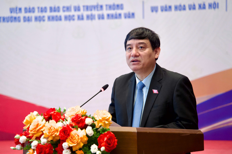 Chủ nhiệm Ủy ban Văn hóa và Xã hội Nguyễn Đắc Vinh tin tưởng, diễn đàn sẽ khơi dậy những nguồn cảm hứng mới, đào tạo ra những thế hệ người làm báo vừa “hồng” vừa “chuyên”. Ảnh: Vũ Hiếu