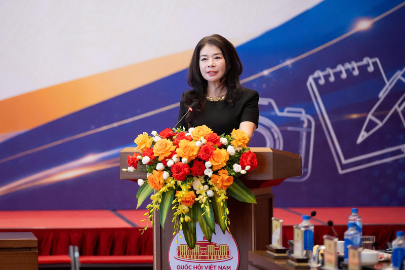 Phó Chủ nhiệm Văn phòng Quốc hội Lê Thu Hà phát biểu tại Diễn đàn. Ảnh: Vũ Hiếu