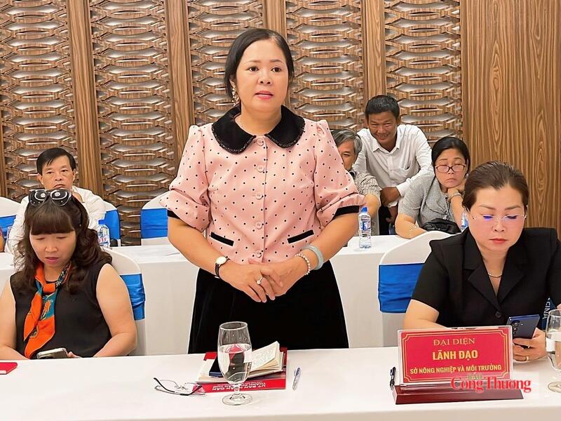 Bà Nguyễn Thị Hòa Bình - Chủ tịch phường Vĩnh Châu trao đổi ý kiến về kết nối cung cầu tại hội nghị.