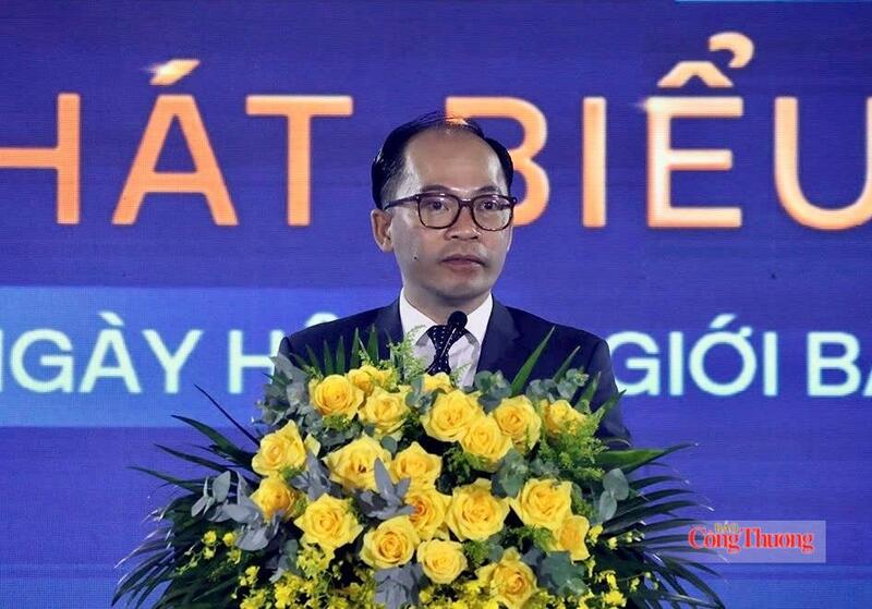 Ông Trần Văn Bình - Phó Chủ tịch kiêm Tổng Thư ký Hội Môi giới Bất động sản Việt Nam, phát biểu khai mạc.